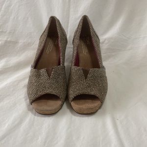 TOMS OPEN TOE CORK WEDGE HEEL SHOE SIZE 7